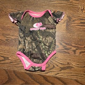 Mossy Oak Girls 6/9month Bodysuit Camouflage Pink